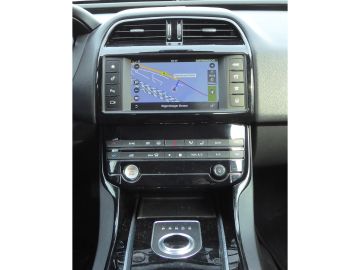 Jaguar XE - 5
