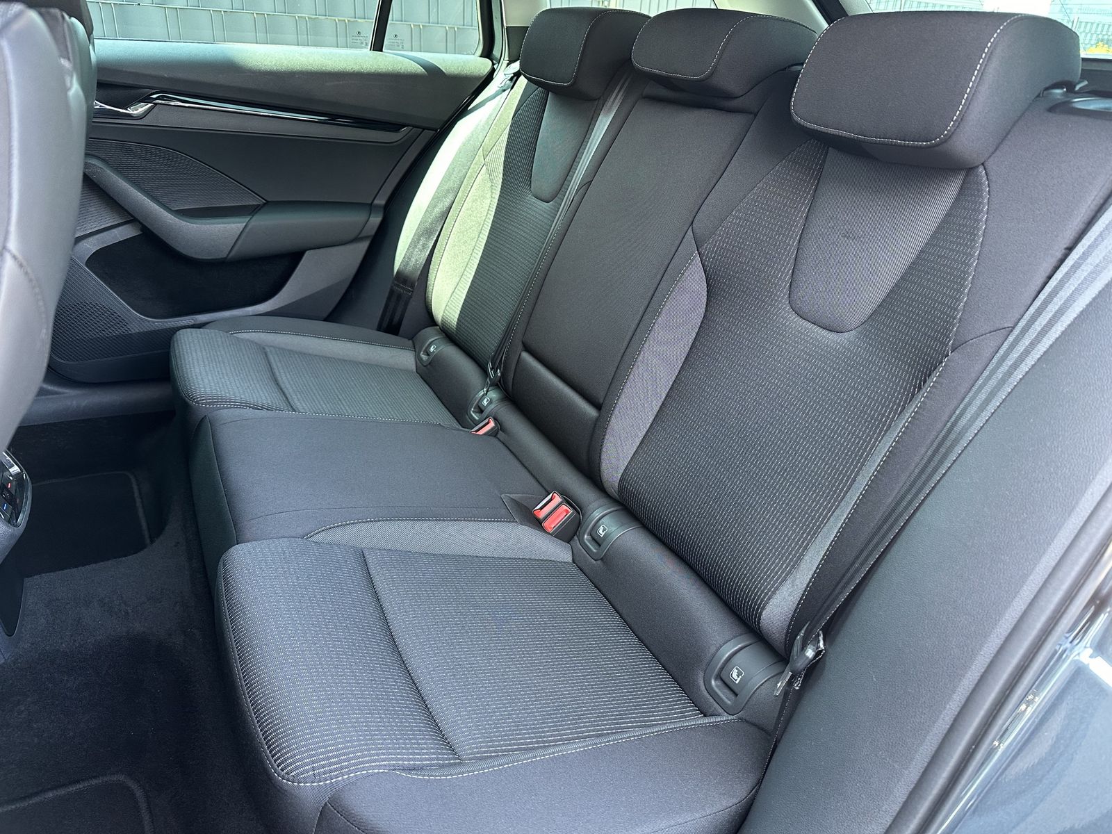 Fahrzeugabbildung SKODA Octavia Combi 2.0 TDI DSG Ambition NAV+LED+17ZO