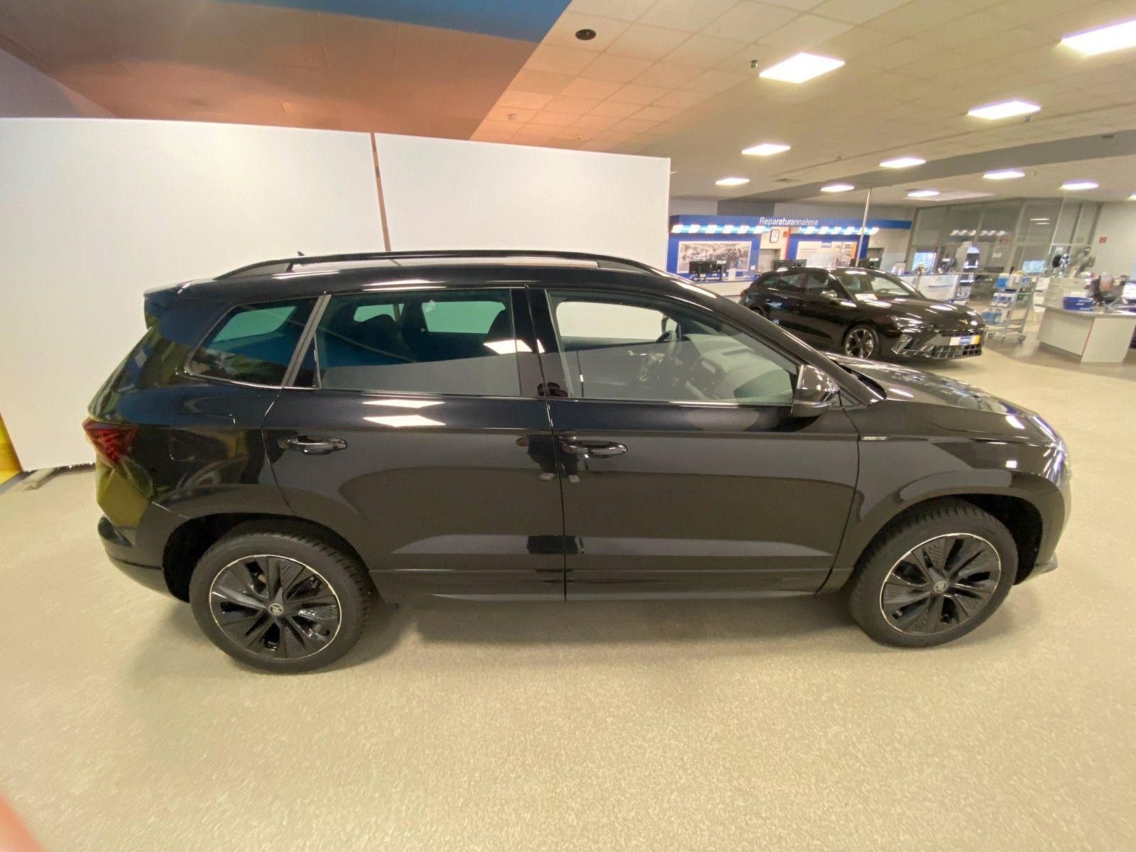 Fahrzeugabbildung SKODA Karoq 1.5l TSI DSG Sportline+NAVI+MATRIX+AHK+18"