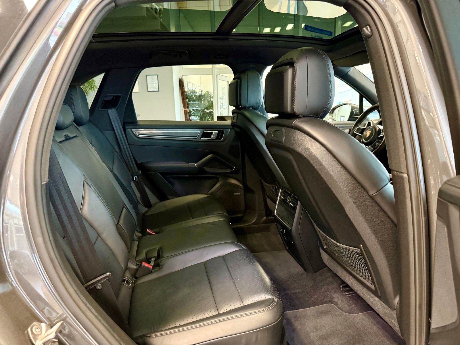 Fahrzeugabbildung Porsche Cayenne E-Hybrid ACC/Panorama/21Zoll/APPROVED