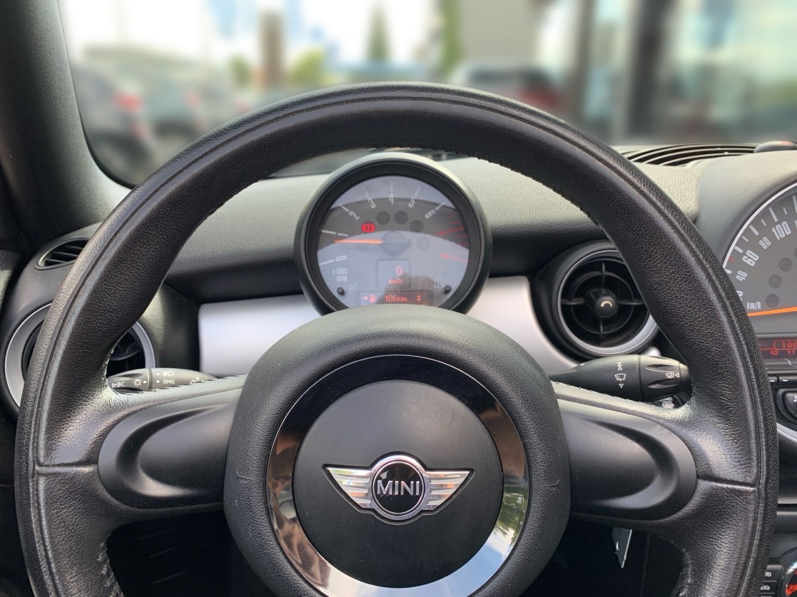 Fahrzeugabbildung MINI ONE Mini Cabrio One 1.6 PDC SHZ