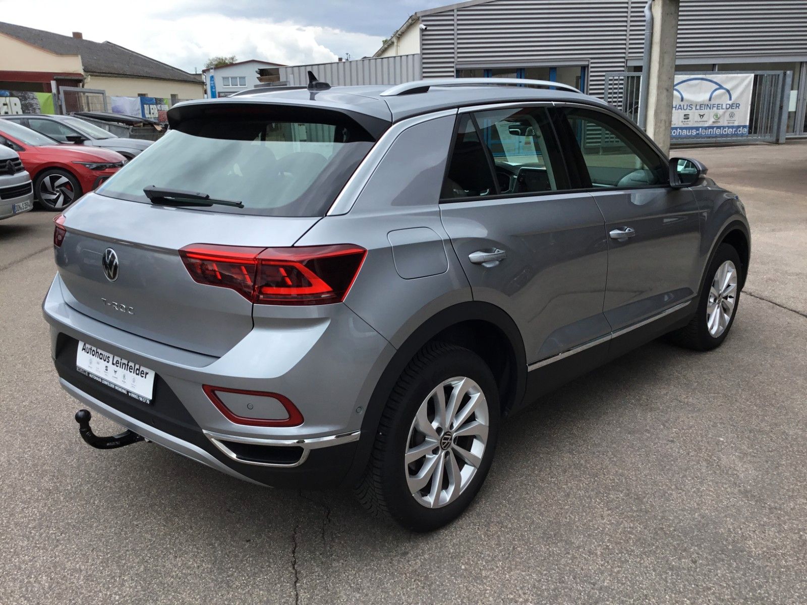 Fahrzeugabbildung Volkswagen T-Roc 1.5 TSI DSG Style+AHK+MatrixLED+ACC+Pano