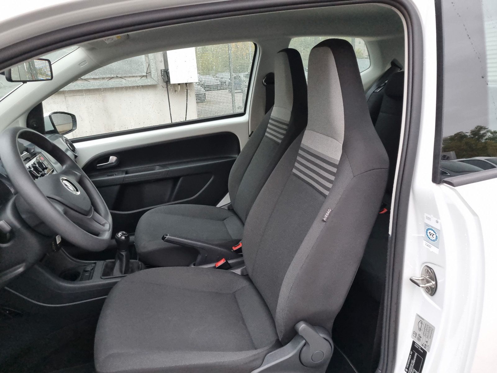 Fahrzeugabbildung Volkswagen up! 1.0 move up! KLIMA DAB+ ALLWETTER