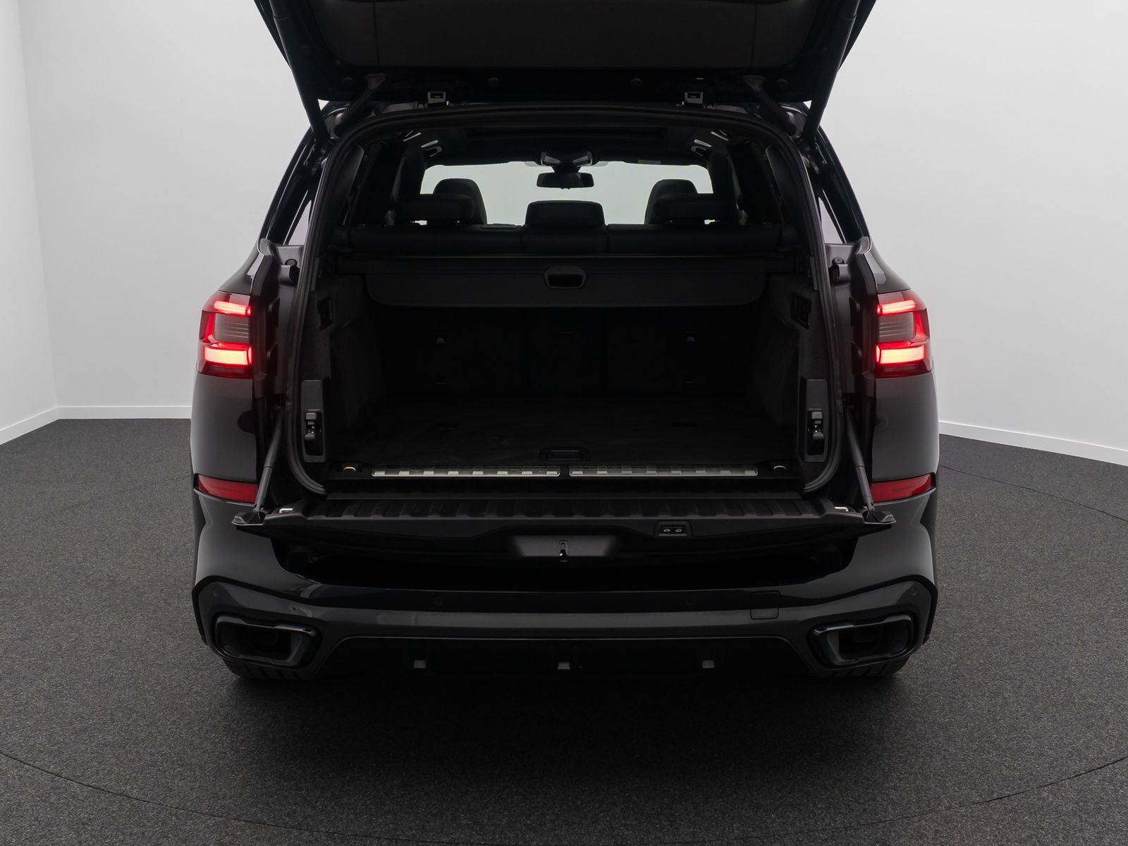 Fahrzeugabbildung BMW X5 xD45e M Sport B&W Kamera DAB Panorama Alarm