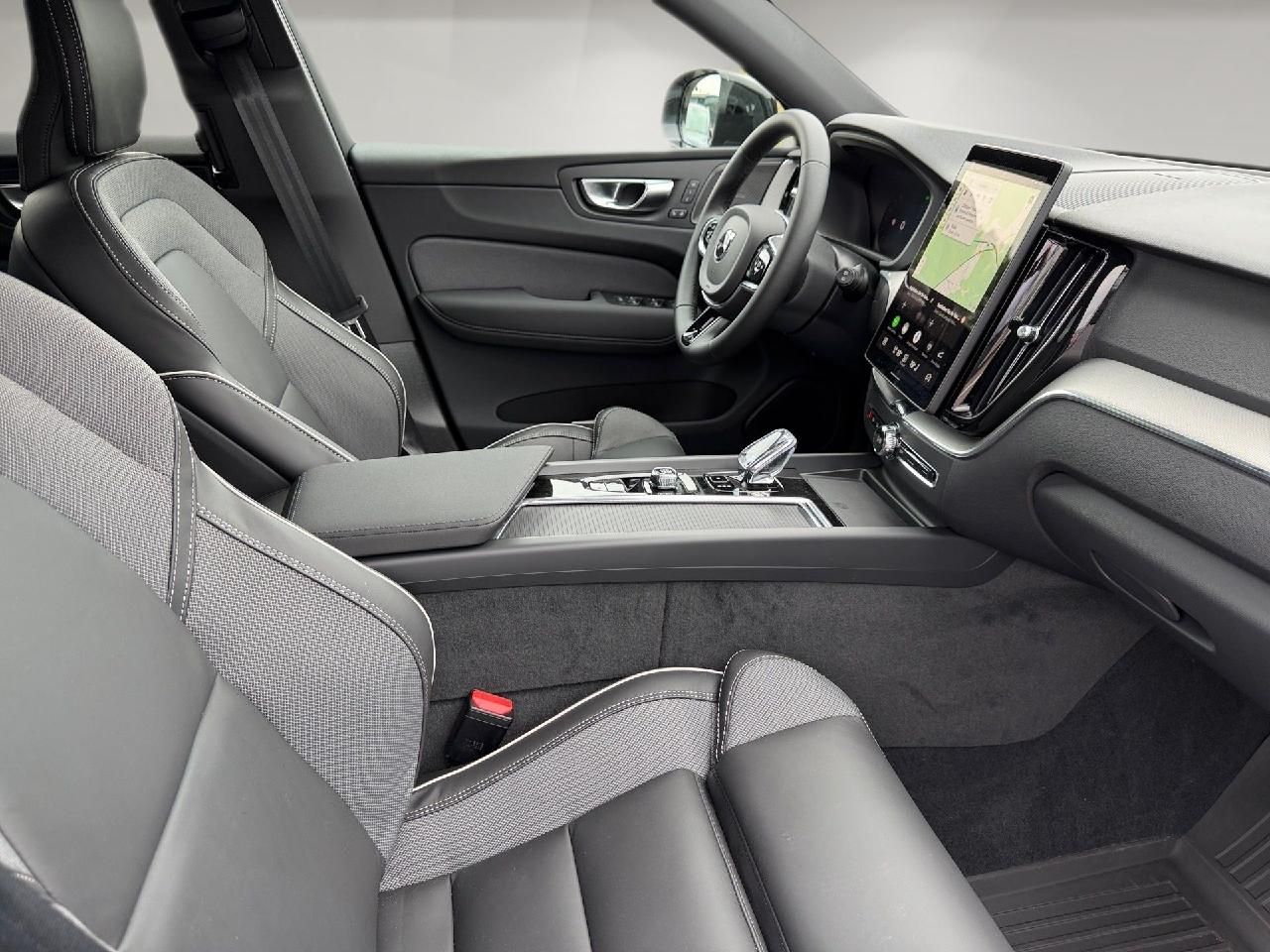 Fahrzeugabbildung Volvo XC60 T6 AWD Plus Black Edition Plug-In Hybrid