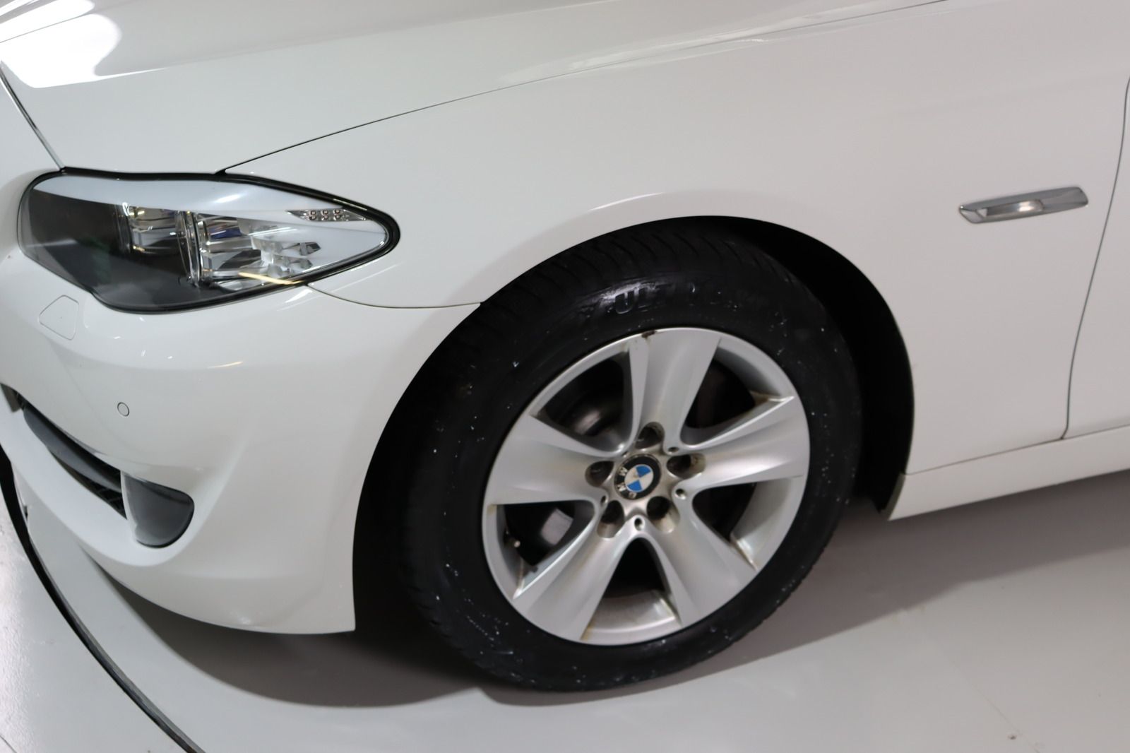 Fahrzeugabbildung BMW 525 d Touring * Navi * Bi-Xenon * Keyless *