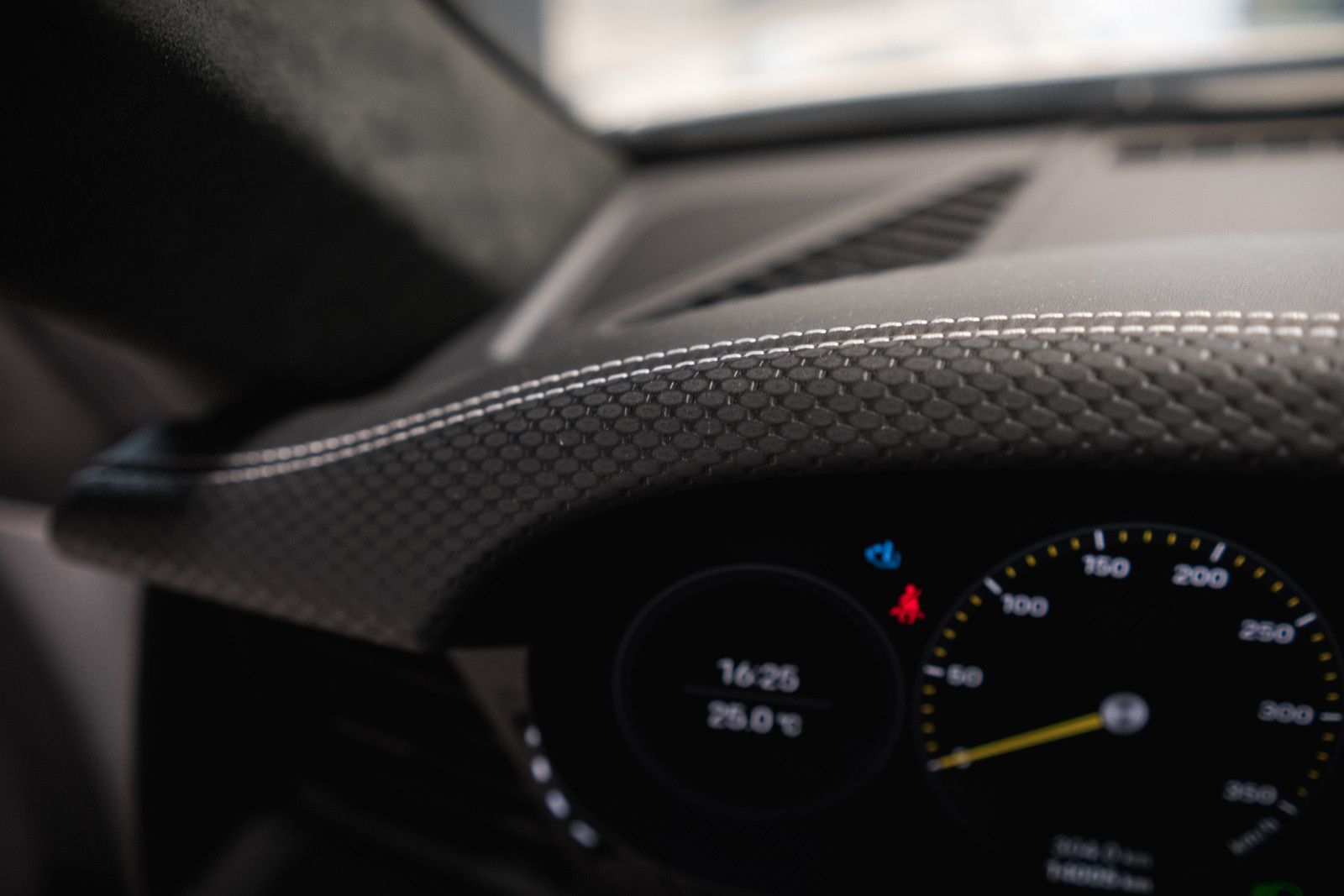 Fahrzeugabbildung Porsche 992/911 GT3 Touring-PCCB-BOSE-Lift-18 Wege Sitze
