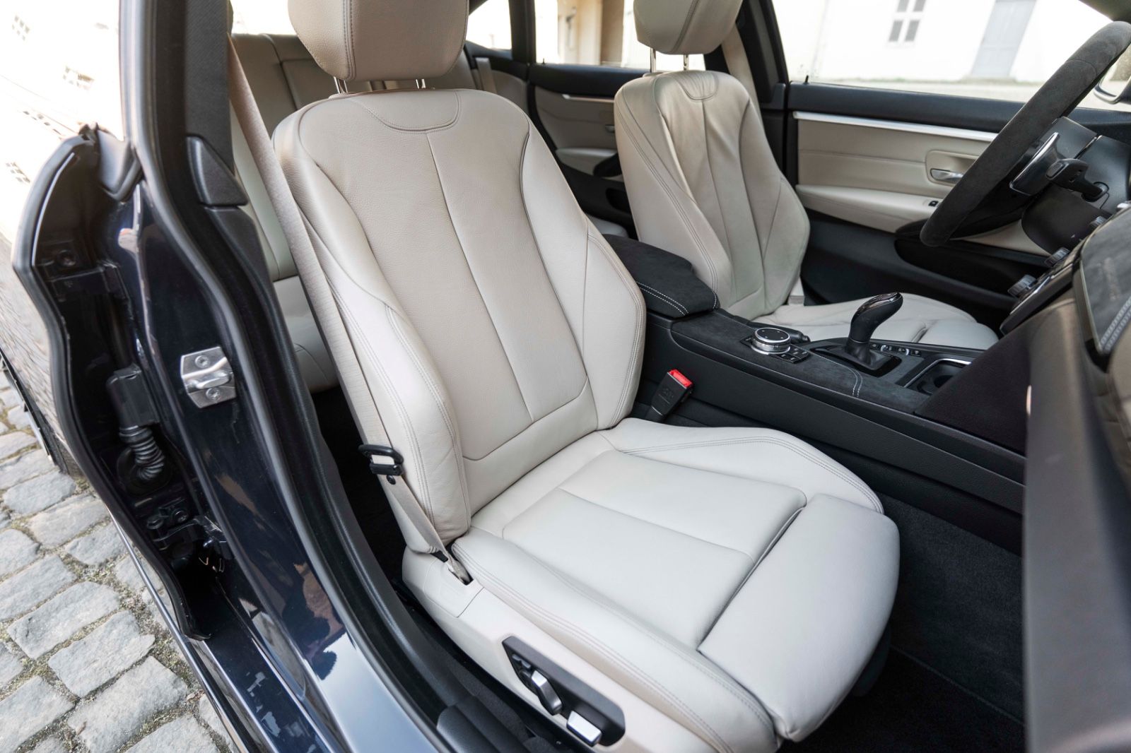 Fahrzeugabbildung BMW 440IX GC M-PERFORMANCE HUD H&K LED KAM CARPLAY