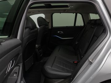 Fahrzeugabbildung BMW 320d xDLuxury Line DAB HiFi PDC Stop&Go Komfort