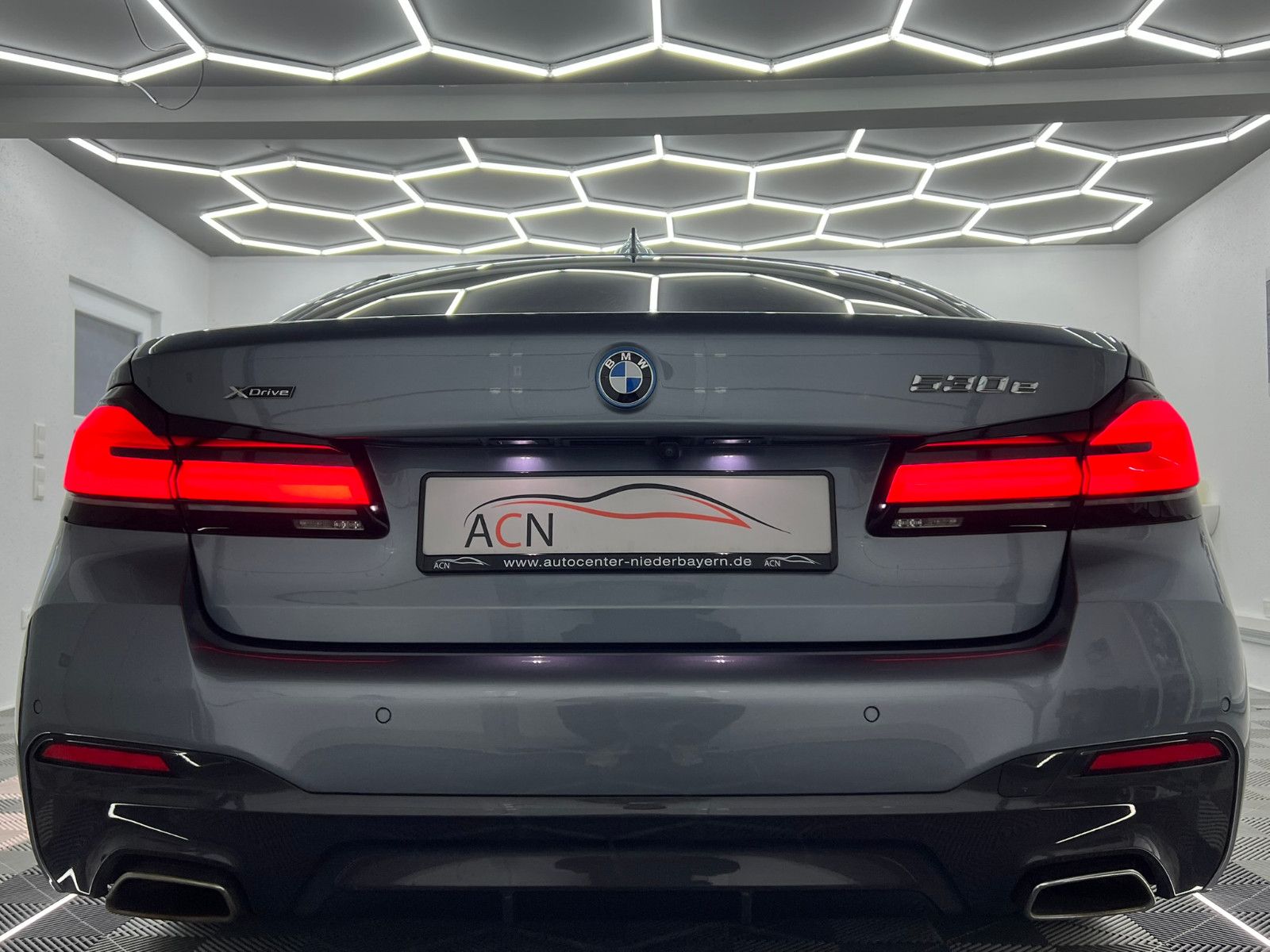 Fahrzeugabbildung BMW 530 e xDrive M SPORT/LASER/HuD/H&K/ACC/AMBI+