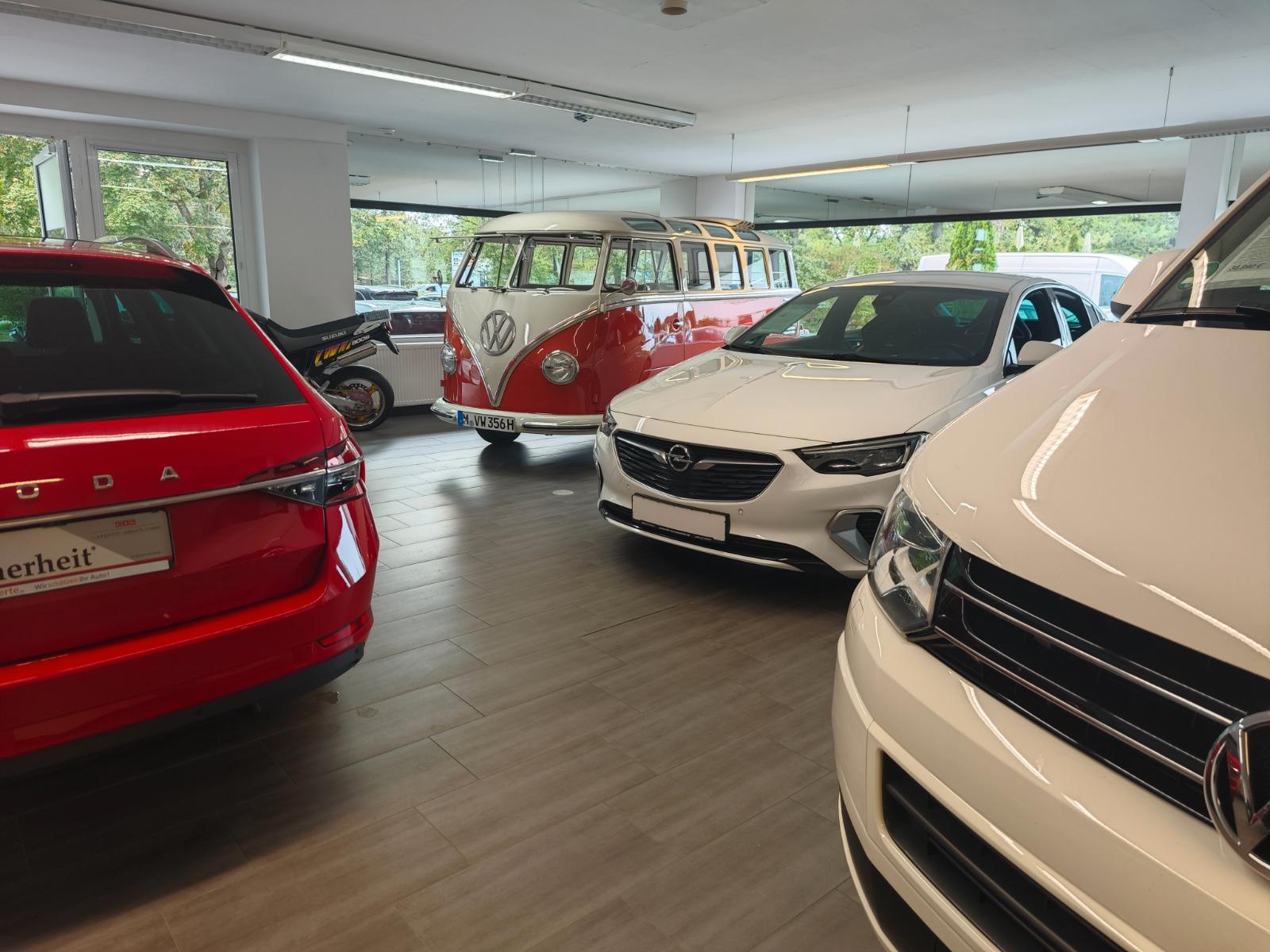 showroom-image-top