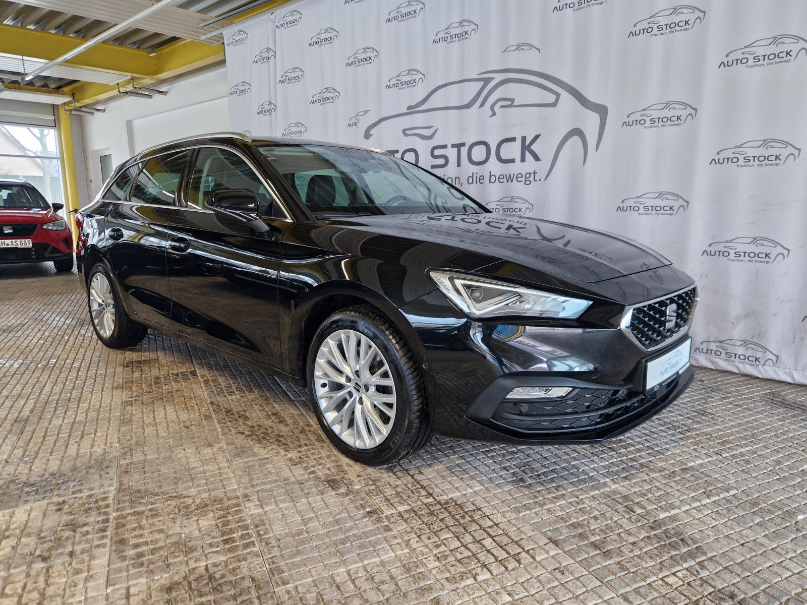 SEAT Leon ST 2.0TDI DSG Xcellence LED PDC Navi SH AHK