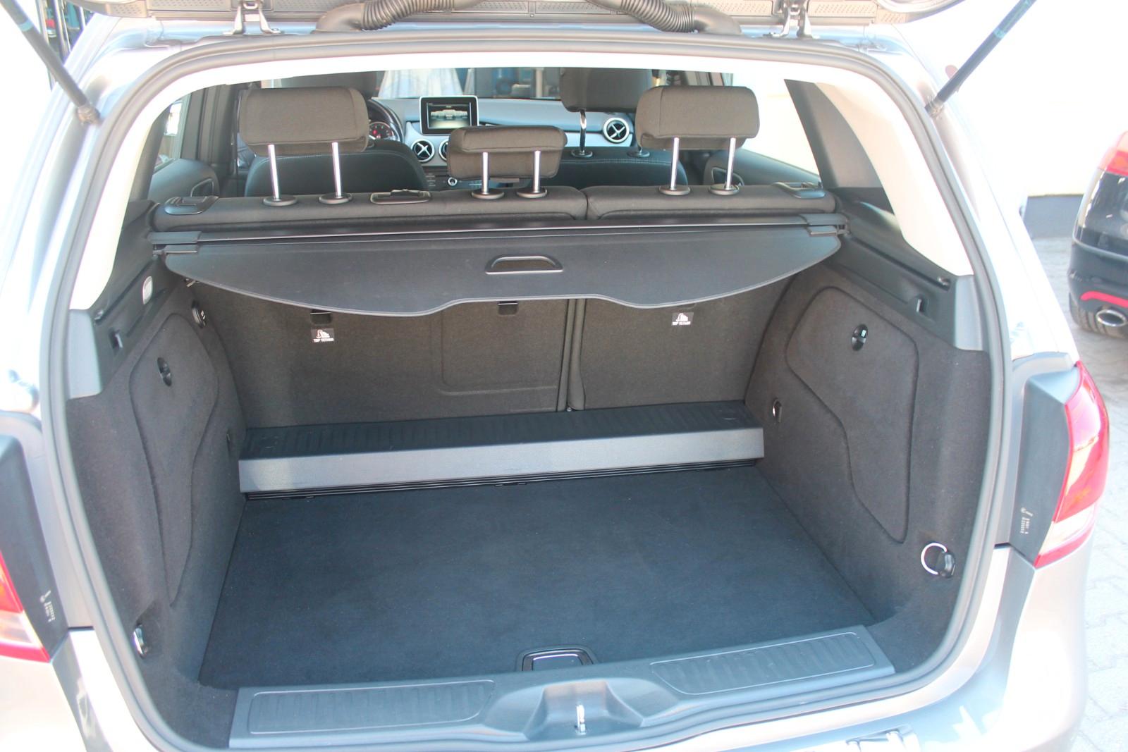 Mercedes-Benz B 180 Style DCT+Wippen*Navi*AHK*PDC*Sitzhzg*Allw