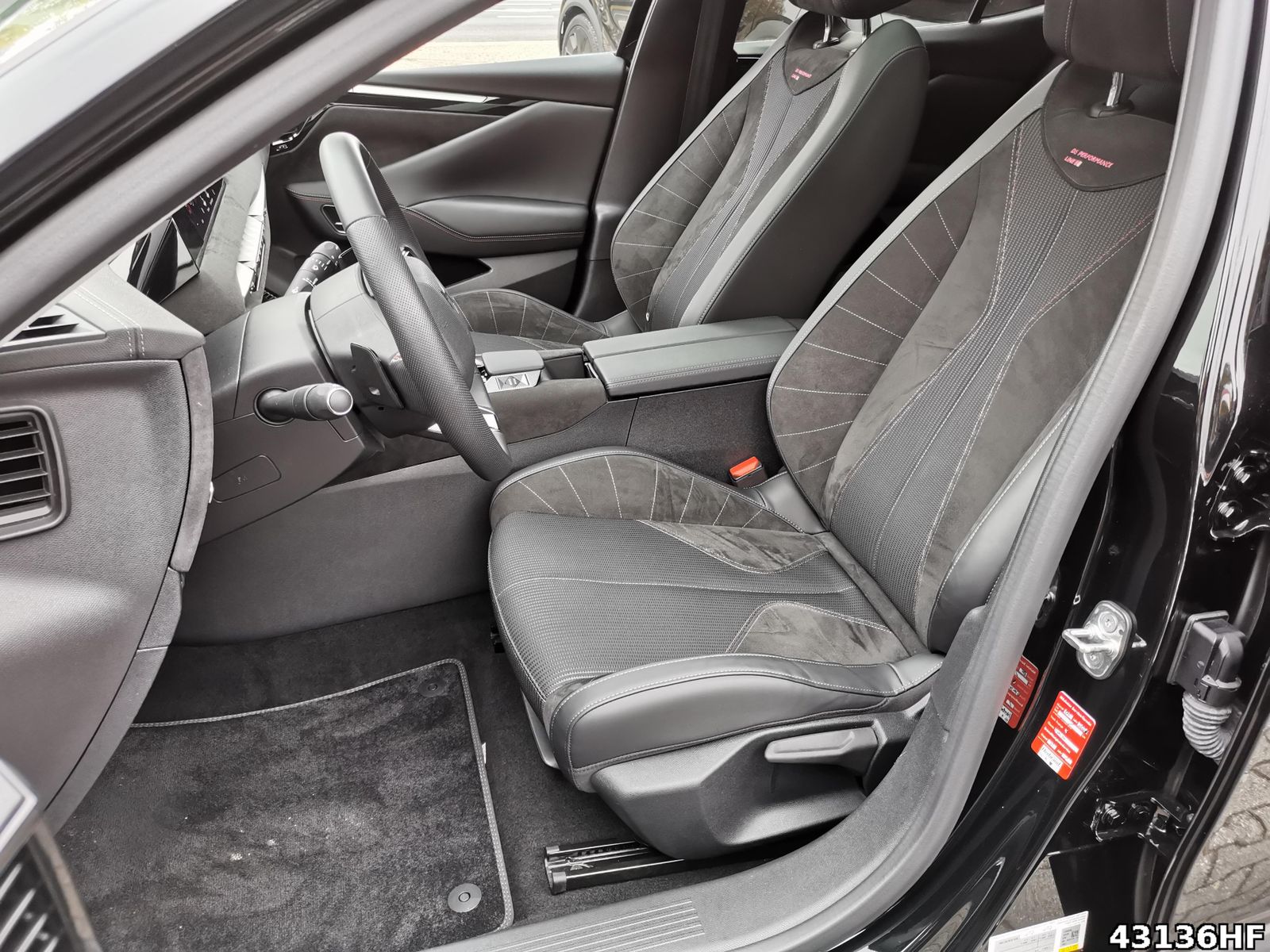 Fahrzeugabbildung DS Automobiles DS4 Performance Line