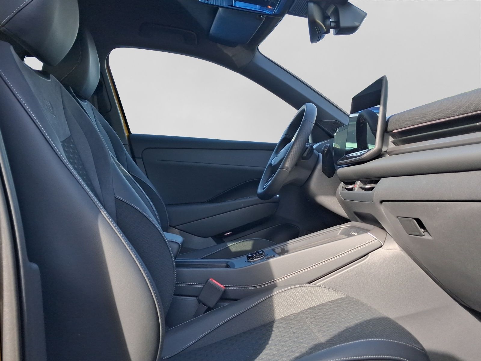 Volkswagen T-Roc 1.5 eTSI DSG R-LINE 360° IQ.LIGHT DCC LM20 foto 4