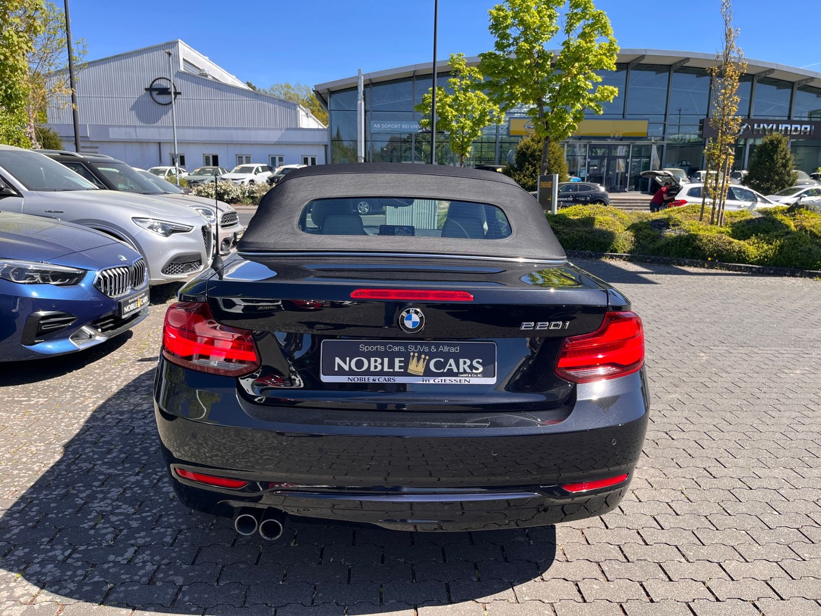 Fahrzeugabbildung BMW 220i Cabrio Sport Line H/K LEDER LED NAV SHZ 18"