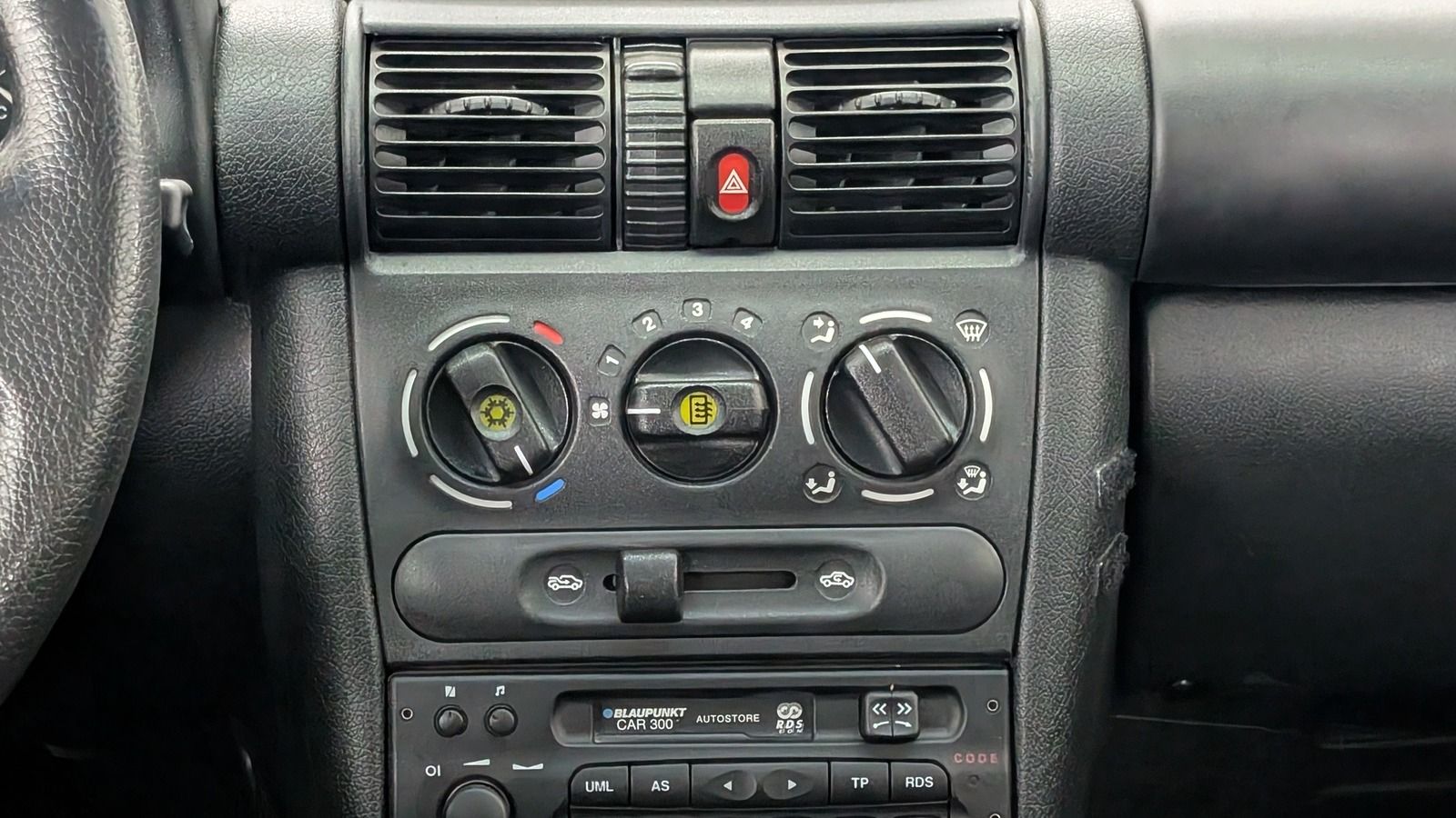 Fahrzeugabbildung Opel Corsa 1.2 16V World Cup Cool * Klima * Automatik