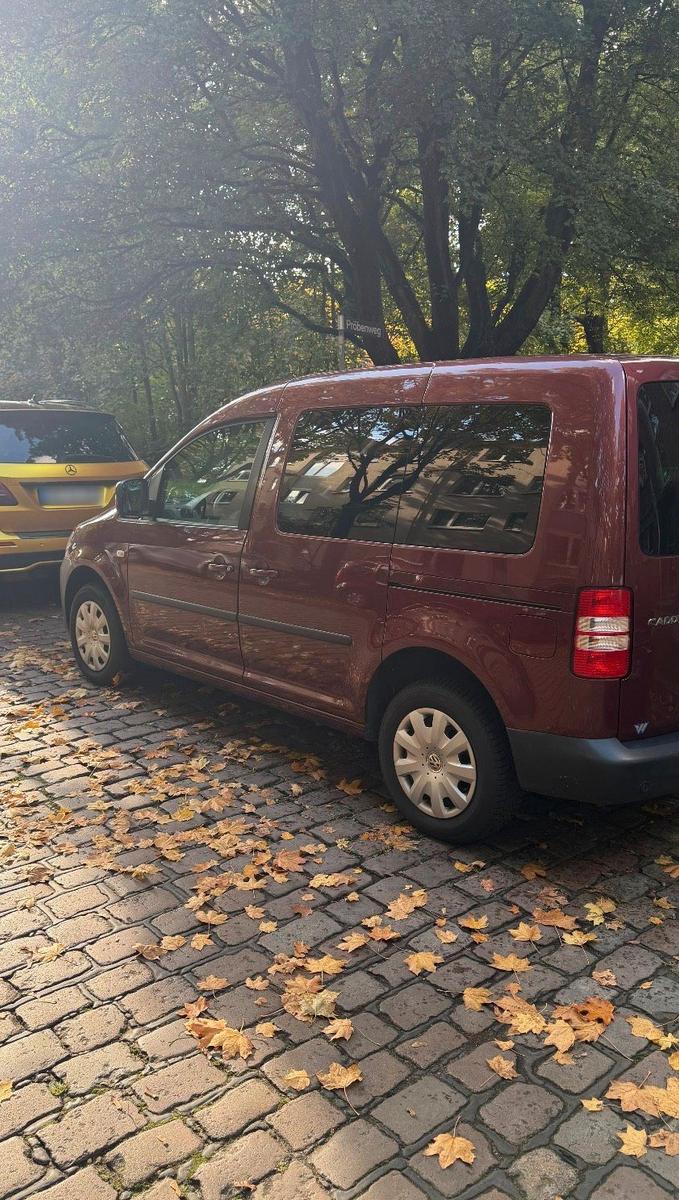 Volkswagen Caddy 2011 — interior