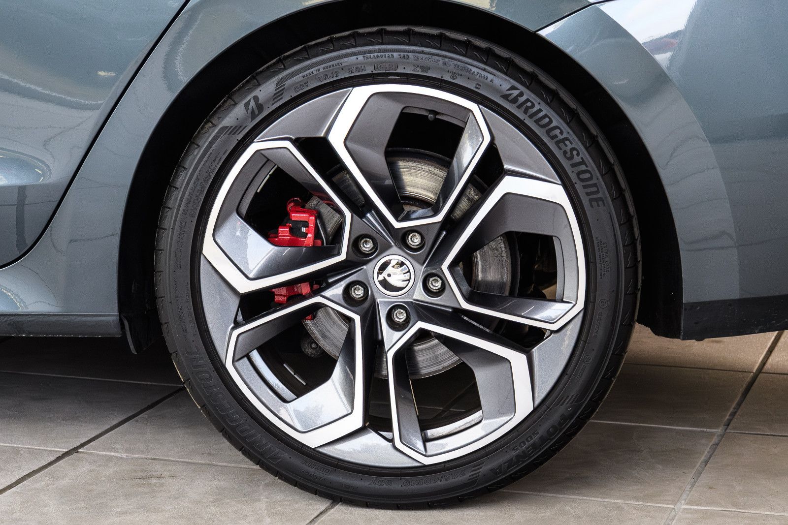 Fahrzeugabbildung SKODA Octavia 2.0 TSI DSG RS COMBI NAVI/ACC/AHK/SZH