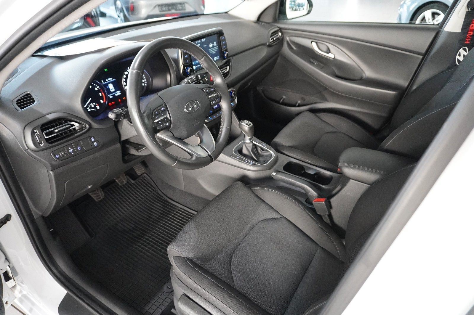 Fahrzeugabbildung Hyundai i30 LIM. 1.5 T-GDI 48V NAVI/LED/SPORT/KAMERA/DAB