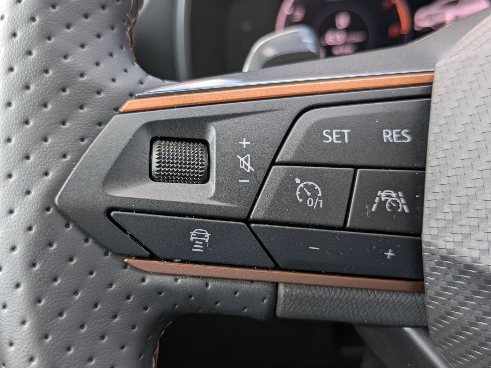 Fahrzeugabbildung CUPRA Leon 1.5 eTSI DSG MATRIX-LED*ACC*APP*KAMERA*18"