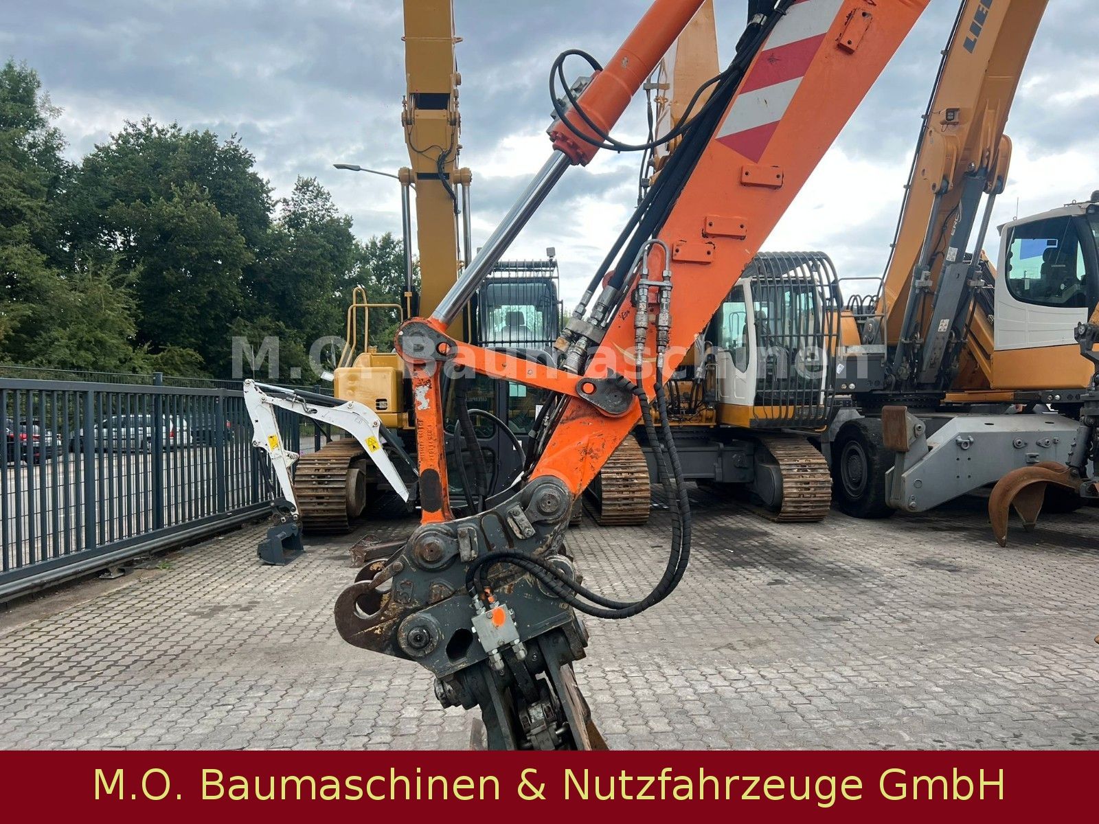 Fahrzeugabbildung Liebherr A914 COMPACT LITRONIC 14T