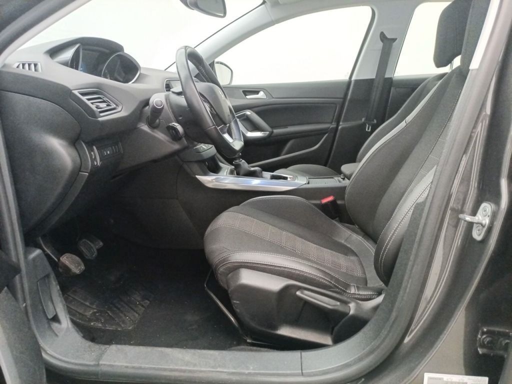 Fahrzeugabbildung Peugeot 308 Allure 1.2T NAVI/LED/PDC/TEMPOMAT/BLIS