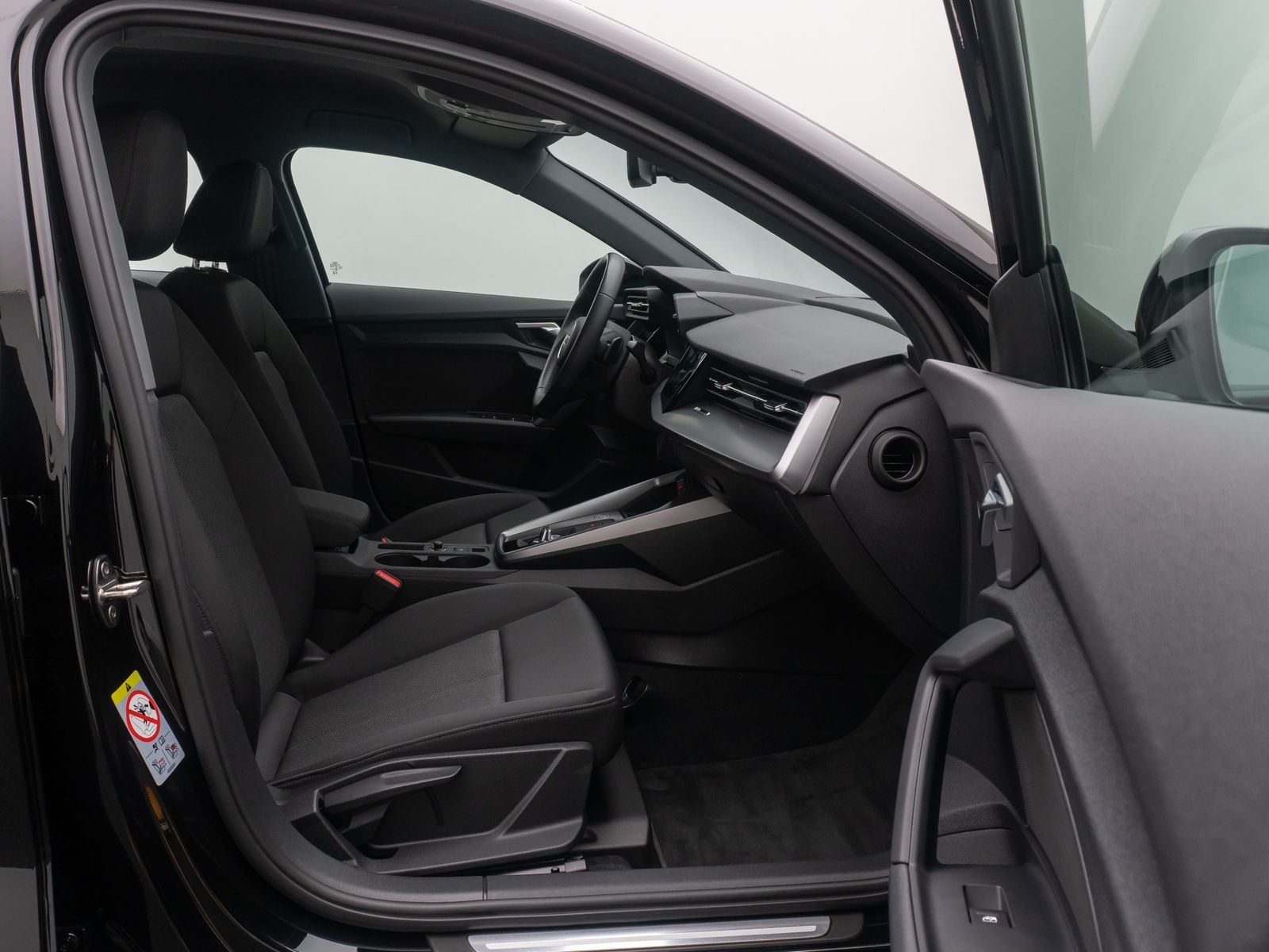 Fahrzeugabbildung Audi A3 30 TFSI S tronic Sportback PDC DAB FahrAssist
