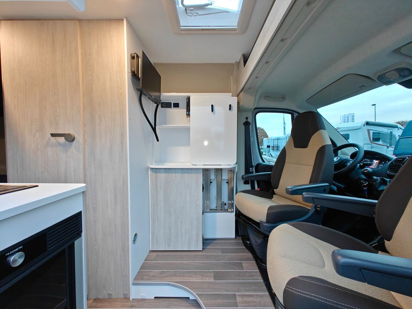 Fahrzeugabbildung Roller Team Livingstone Next 540 - SAT, TV, Solar, Kamera -