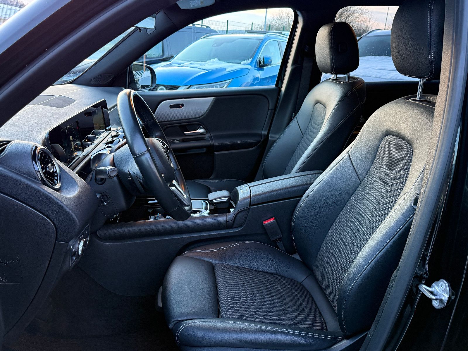 Fahrzeugabbildung Mercedes-Benz GLB 220d 4Matic Aut AHK DAB Navi Memory SHZ PDC