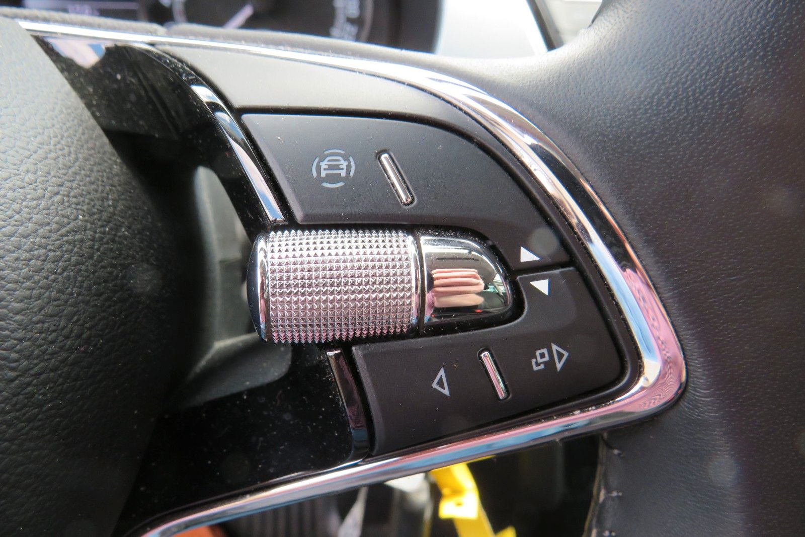 Fahrzeugabbildung SKODA Fabia Combi Ambition NAVI PDC GJ SITZH APP 1.HD