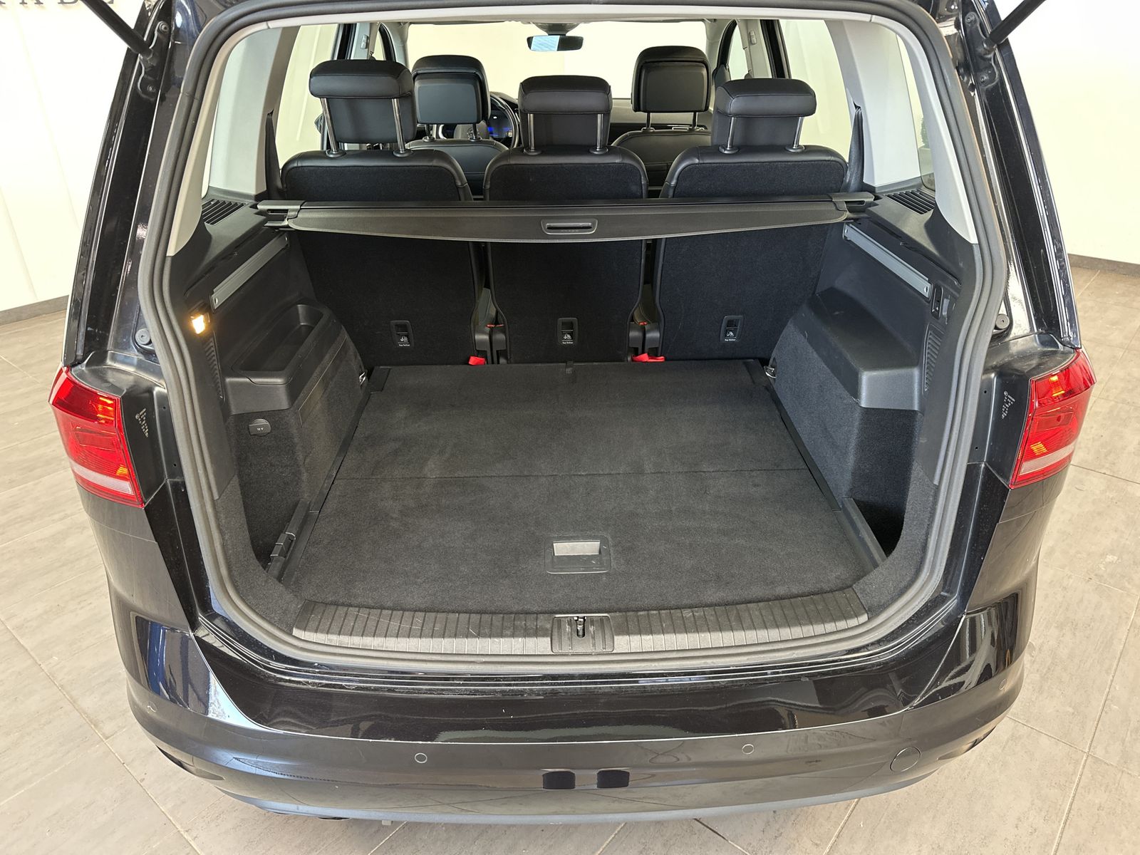 Fahrzeugabbildung Volkswagen Touran 2.0 TDI DSG CL NAV+LED+V-COCKPIT+AHK+PP