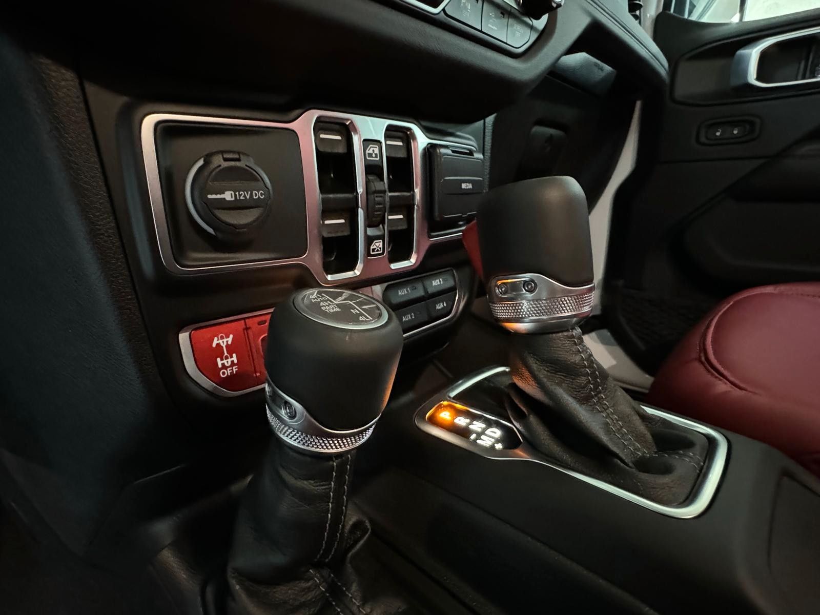 Fahrzeugabbildung Jeep RUBICON 392-V8-3" FAHRWERK-37" REIFEN-POWERSTEPS