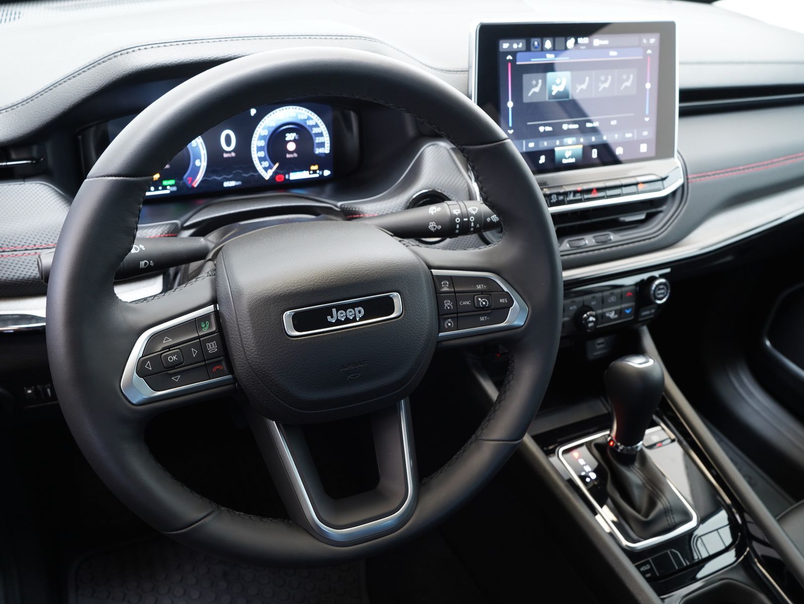 Fahrzeugabbildung Jeep Compass 1.5 MultiAir Mild Hybrid BLACK/KAMERA