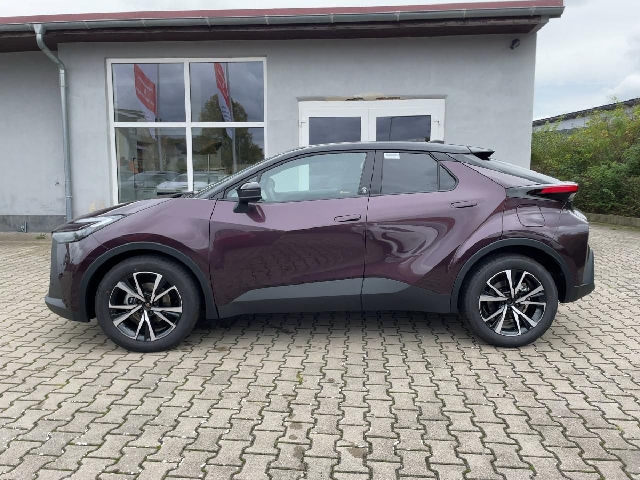 Fahrzeugabbildung Toyota C-HR 2.0 Hybrid Team D + Technik-Paket