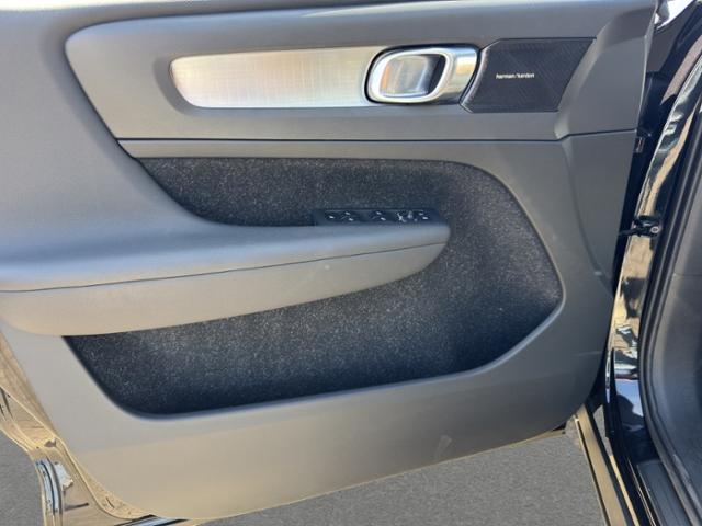 Volvo XC40 Momentum D3 2WD Autom. SSD AHK*