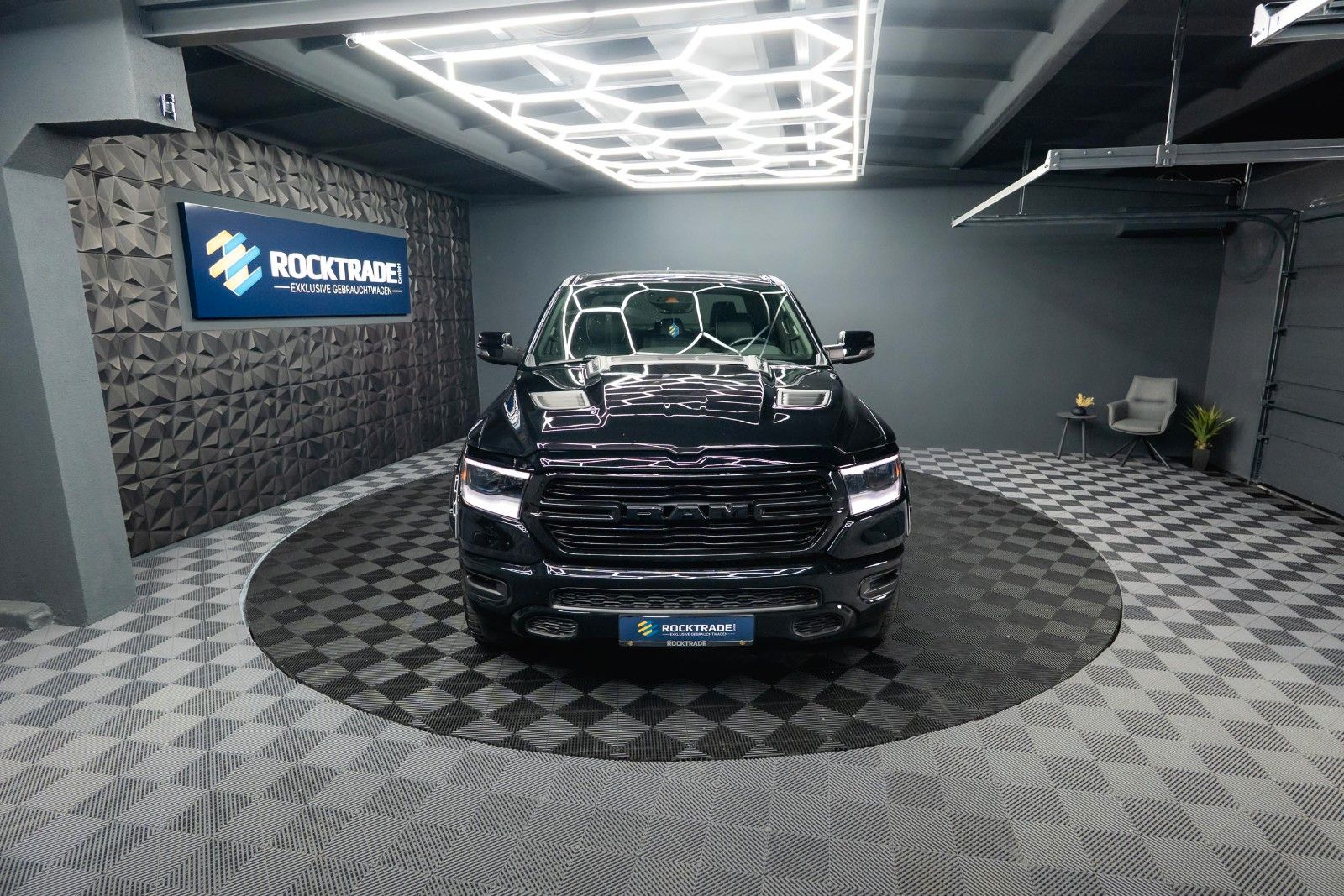 Fahrzeugabbildung Dodge RAM 5.7 V8 HEMI 4x4 LARAMIE Offroad Night LED