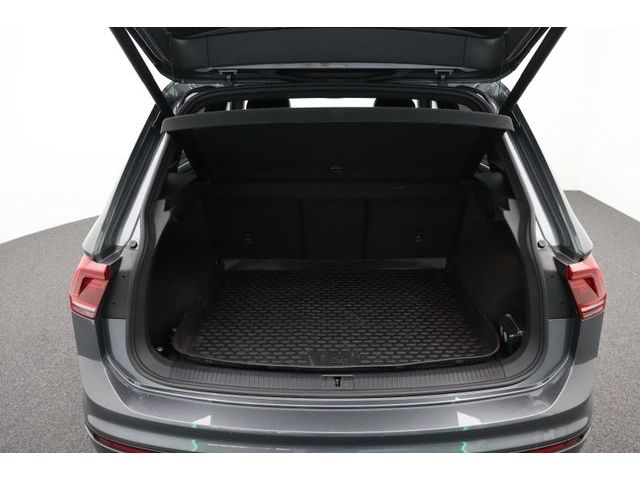 Fahrzeugabbildung Volkswagen Tiguan Highline R-Line ACC 4Motion Kamera 19