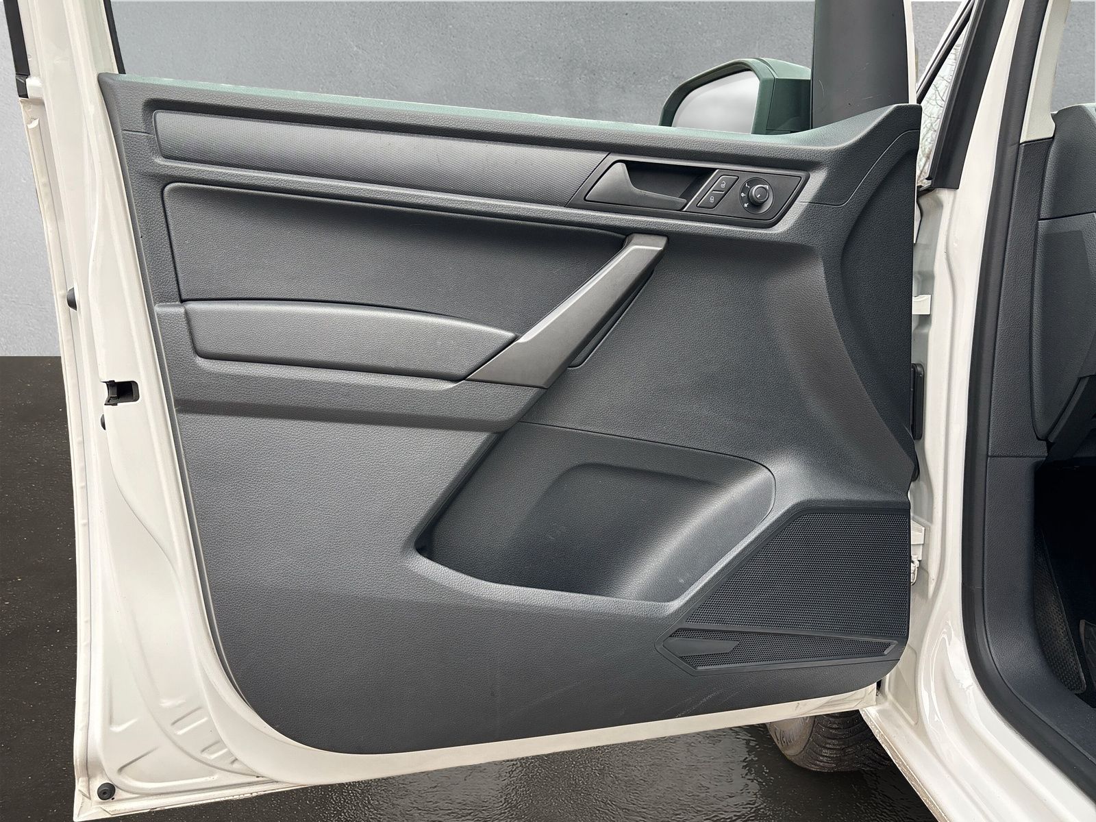 Fahrzeugabbildung Volkswagen Caddy Maxi Kasten 2.0 TDI DSG PDC hi. Navi Klima