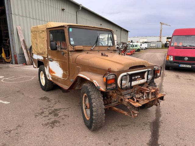 Toyota BJ43 mit original Seilwinde