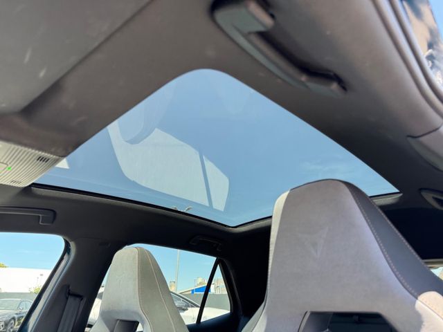 Born 58kWh Navi Wärmep. HuD 20'' Glasdach ACC