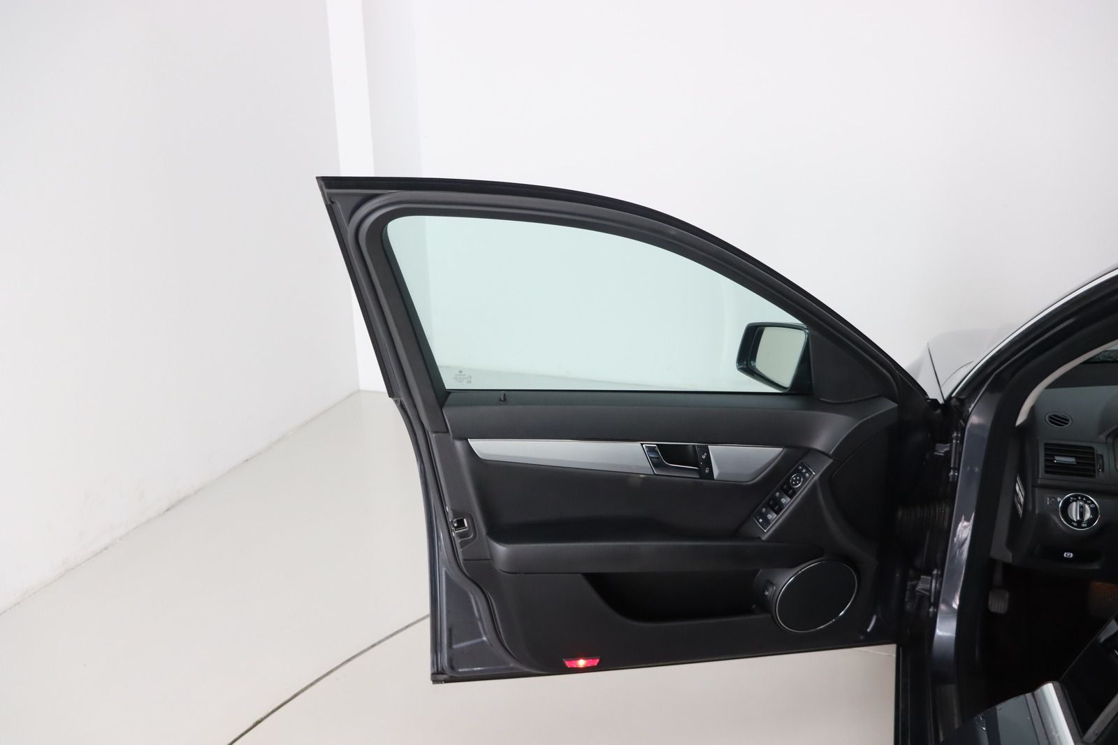 Fahrzeugabbildung Mercedes-Benz C 180 KOMPRESSOR HU/AU 02.27