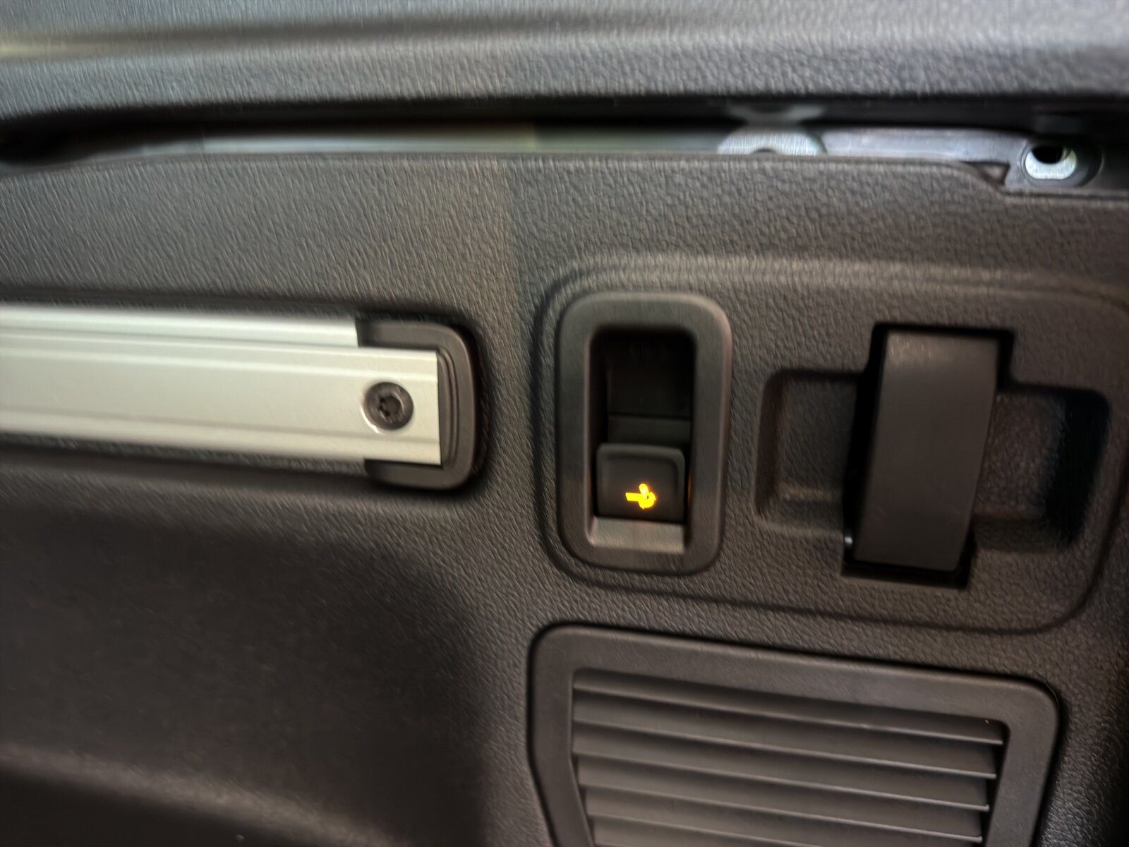 Fahrzeugabbildung Volkswagen Touran Active 1.5 TSI DSG AHK APP Kamera