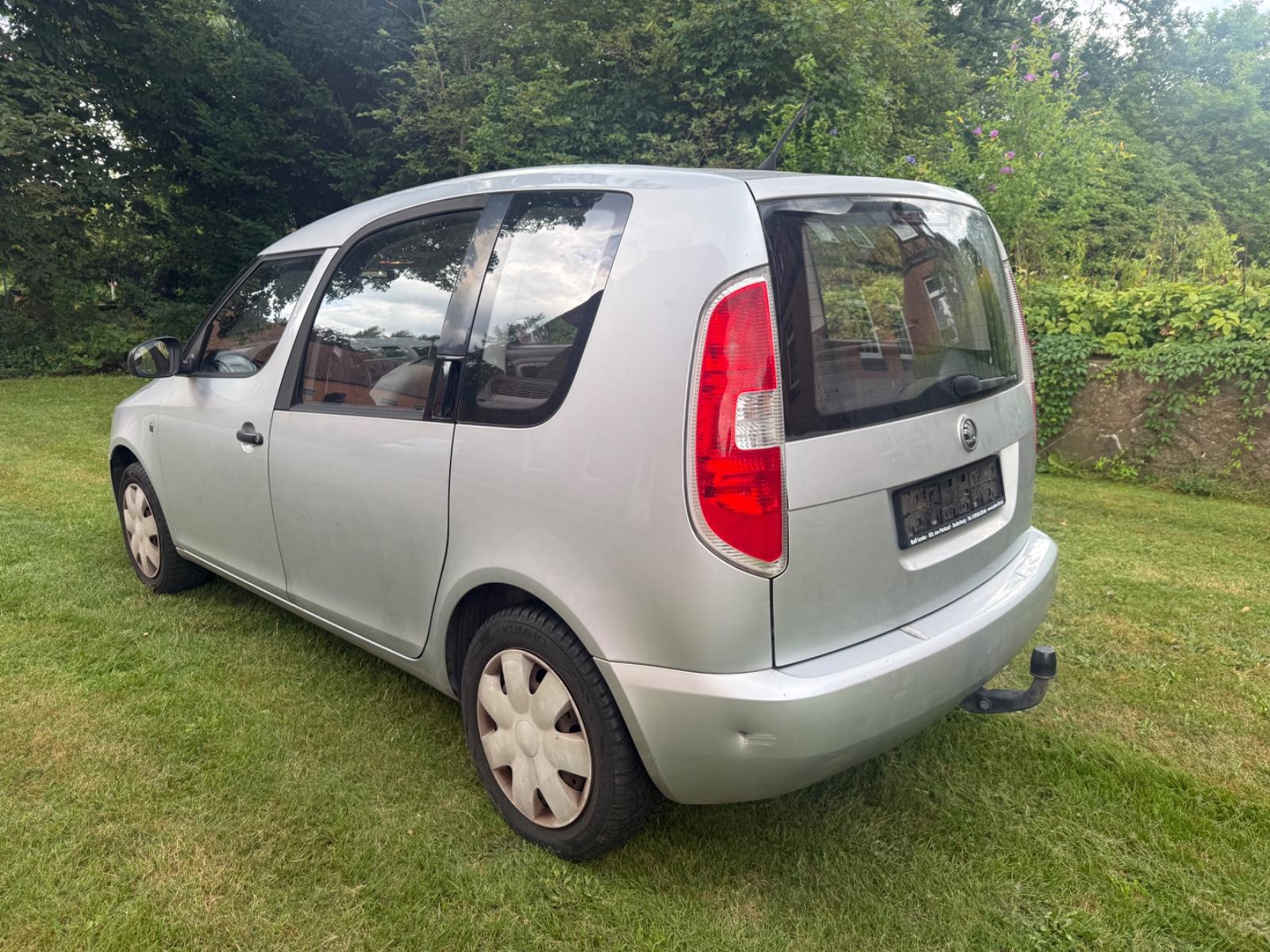 Skoda Roomster 2013 — interior