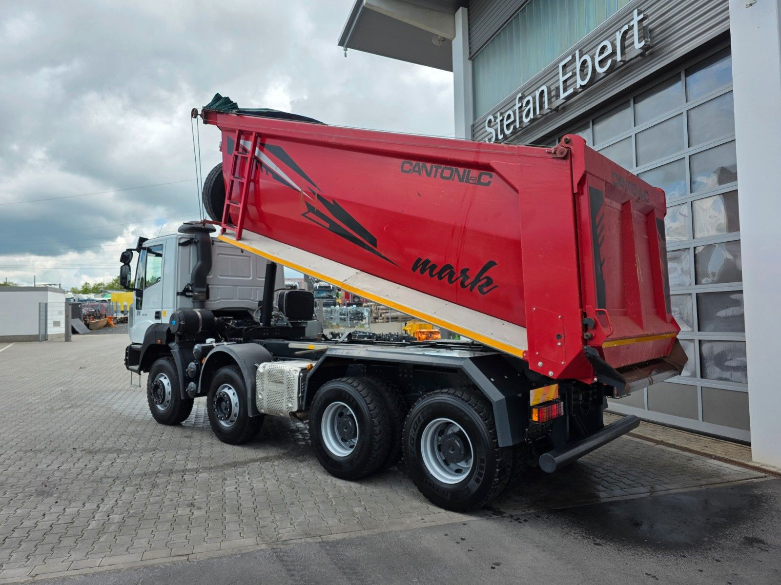 Fahrzeugabbildung Iveco Astra HD9 84.50-80 8x4 Muldenkipper Schalter