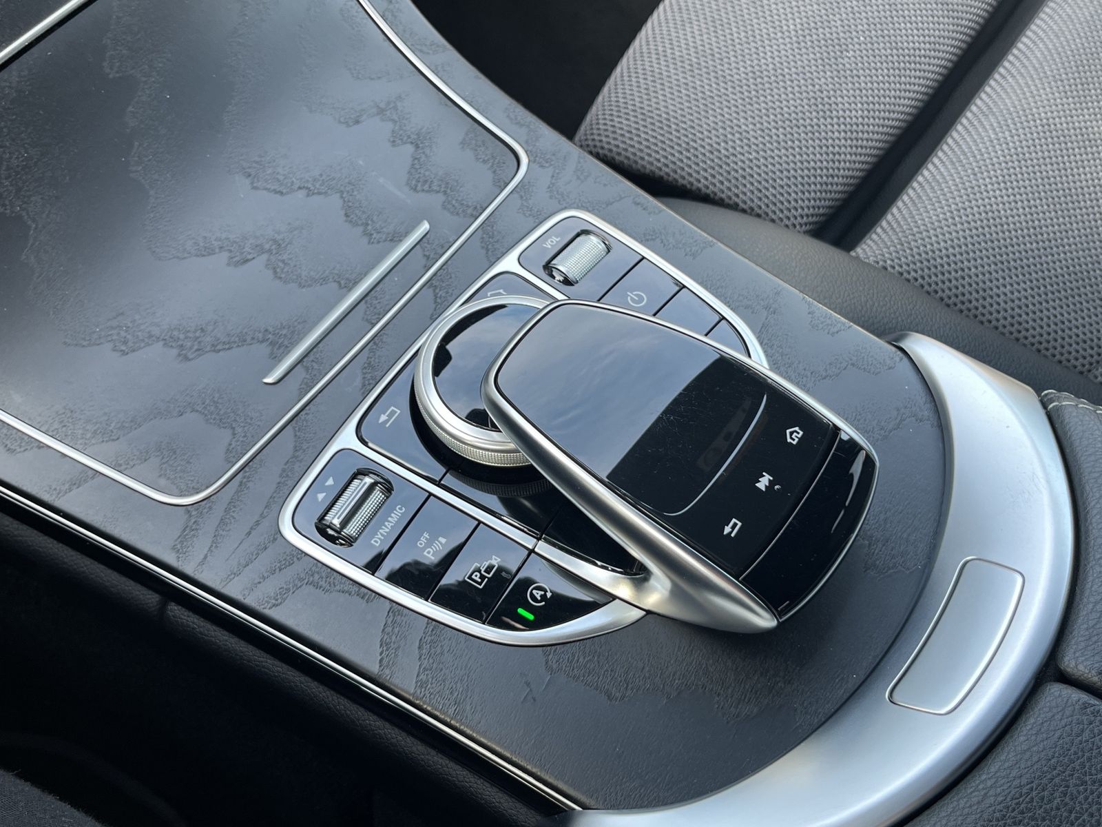 Fahrzeugabbildung Mercedes-Benz C 300 T*Night-Paket*LED*360°-Cam*SHZ*
