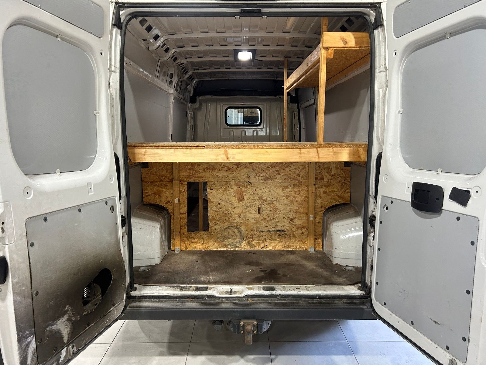 Fahrzeugabbildung Fiat Ducato Grossr.-Kasten 35 140 L4H2 RS: 4035 mm/3-