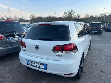 Volkswagen Golf - 6