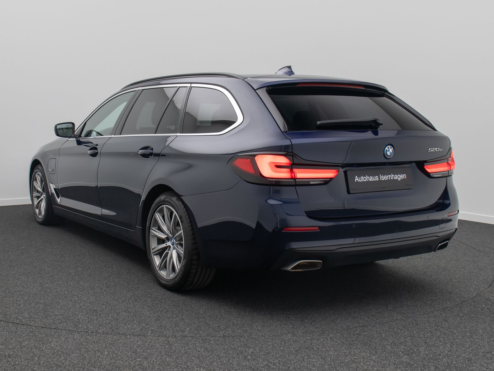 Fahrzeugabbildung BMW 520e Alarm AHK DAB HiFi Individual Leder 18Zoll