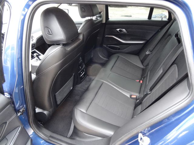 Fahrzeugabbildung BMW 330d xDrive Sport Line/Virtual/AHK/Kam/Leder/1.H